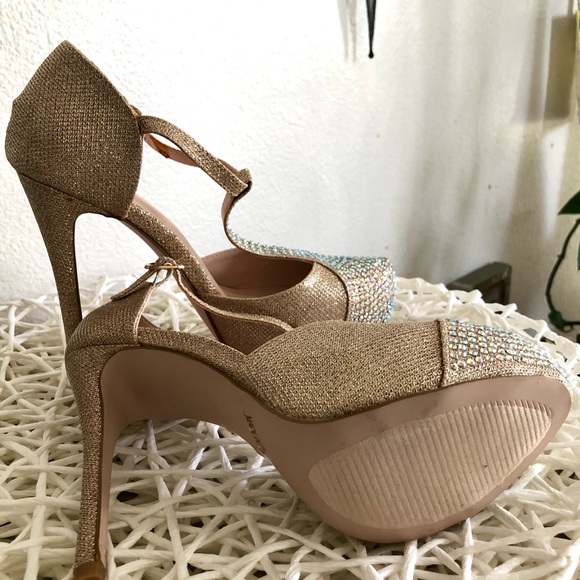 De Blossom Collection✨💎Opalescent Crystal Encrusted T-Strap Stilettos!✨💎 - Picture 2 of 7